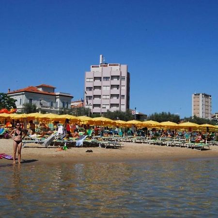 Hotel Bristol Pesaro Exterior foto