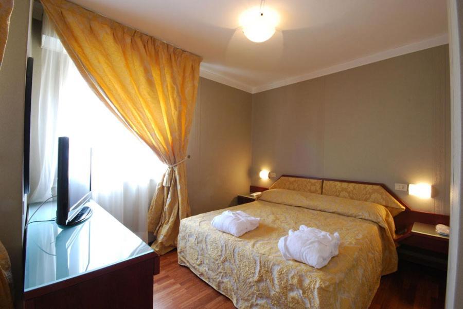 Hotel Bristol Pesaro Exterior foto